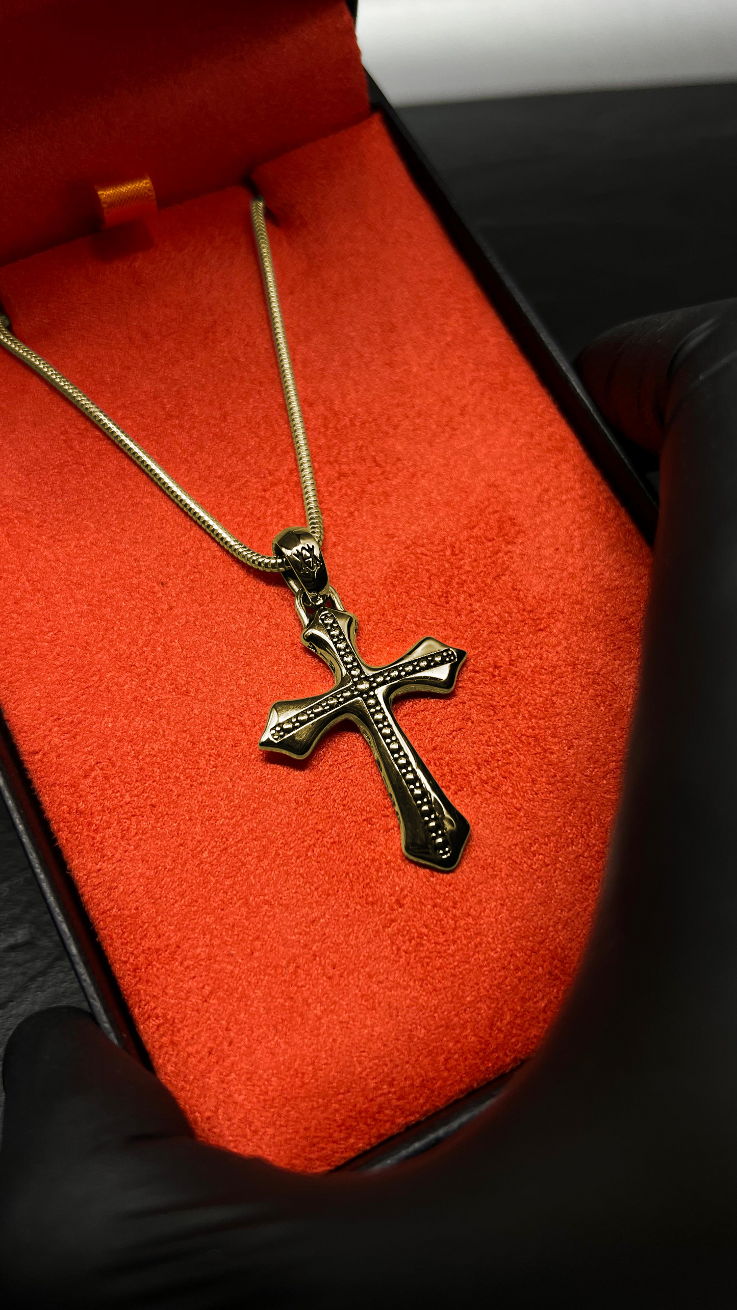 COLAR FAITH CRUZ EM OURO