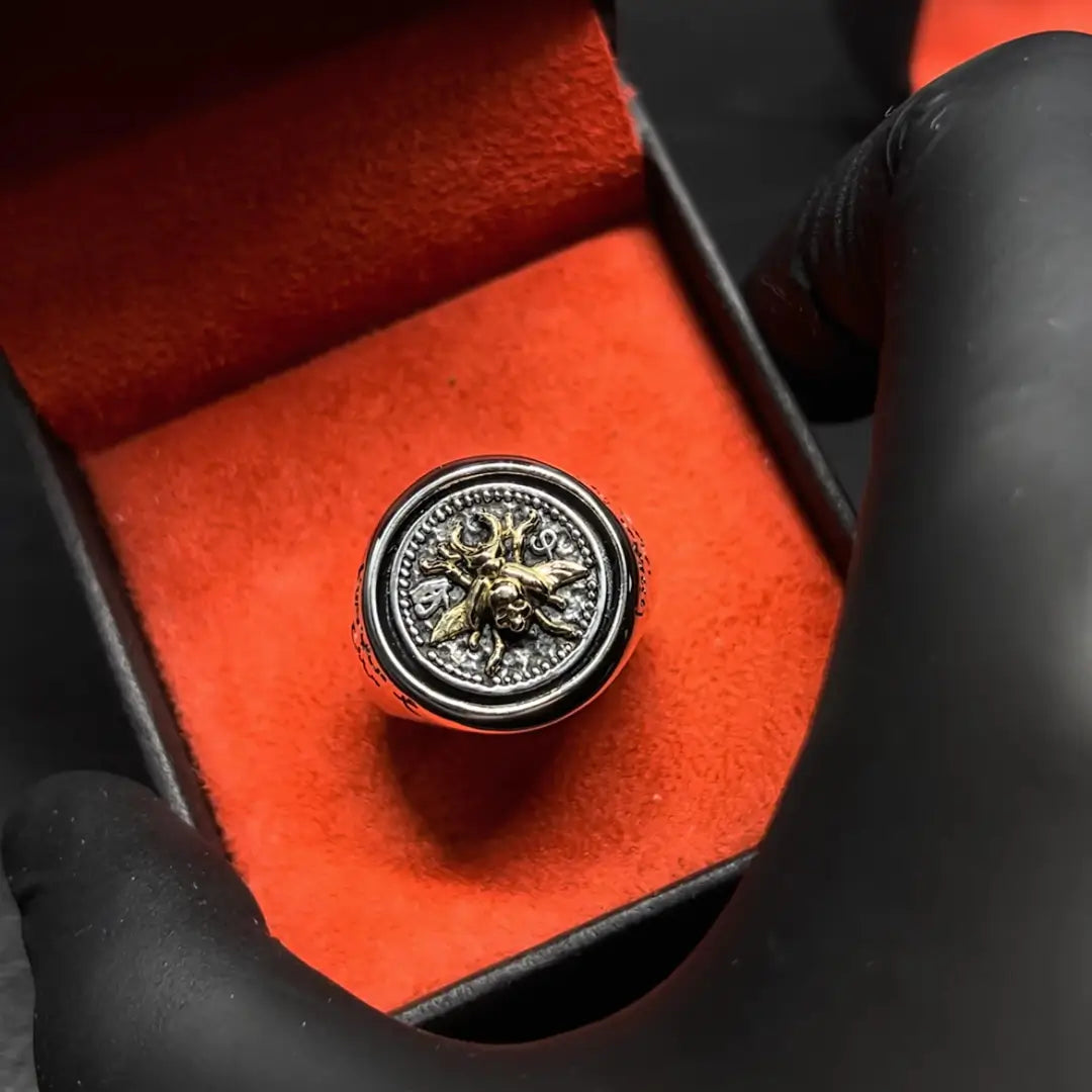 ANEL KHEPRI PRATA & OURO (ESCARAVELHO)