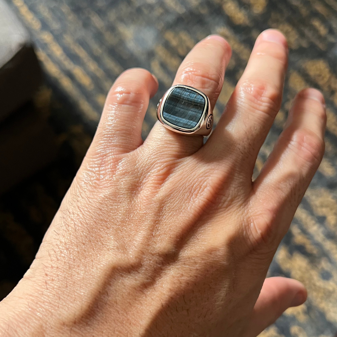 ANEL ÓTHRYS PRATA COM PEDRA OLHO DE FALCÃO