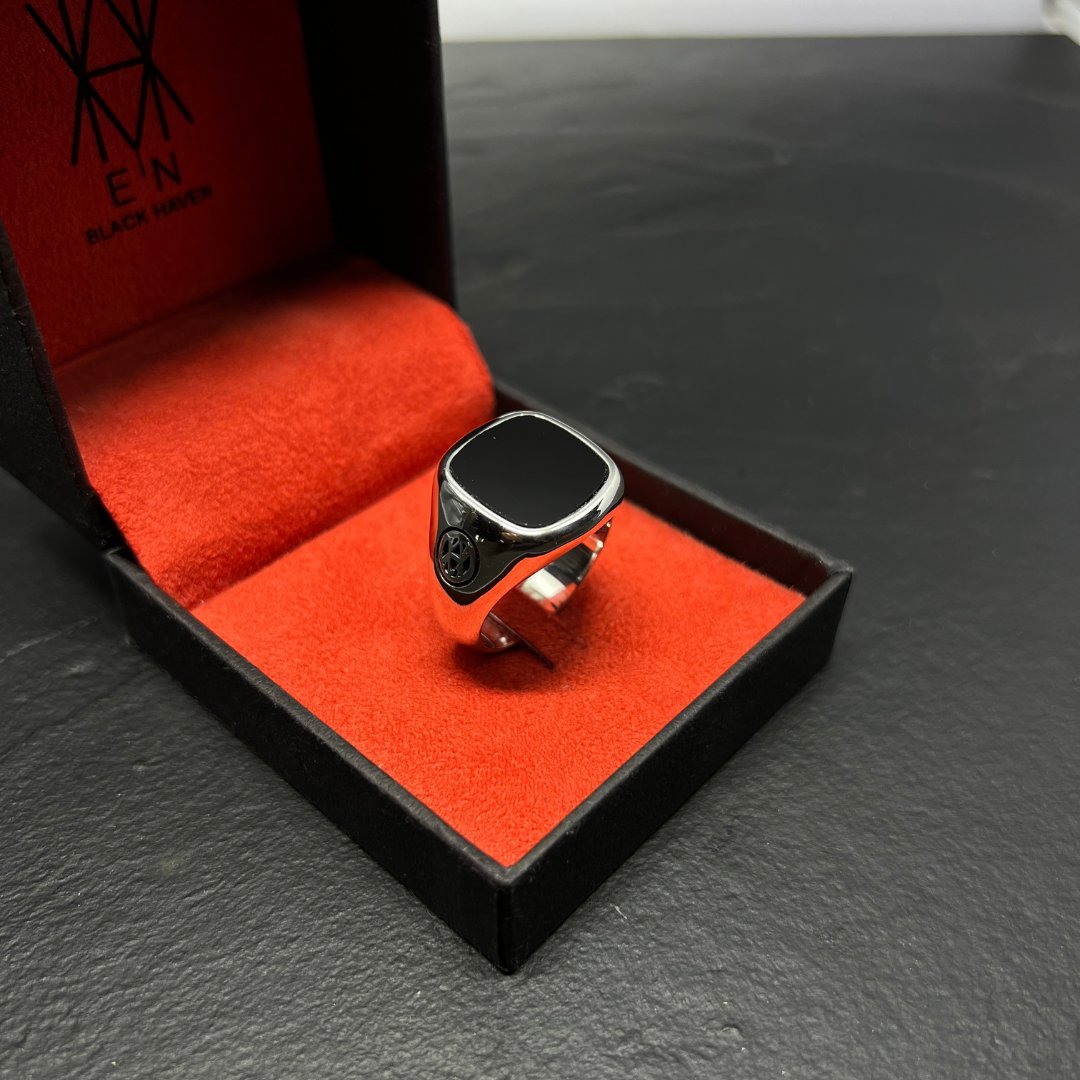 ANEL ÓTHRYS PRATA COM PEDRA ÔNIX