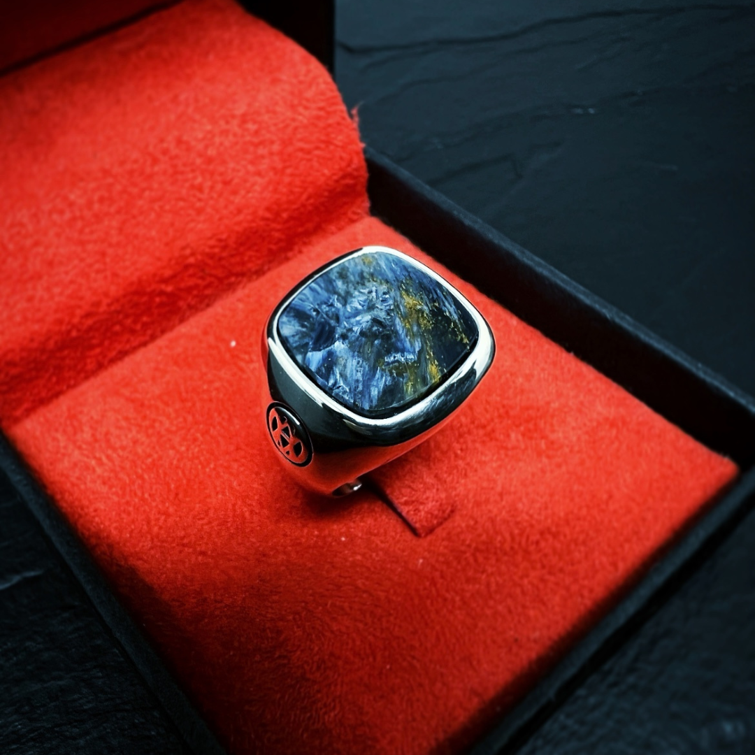 ANEL ÓTHRYS PRATA COM PEDRA PIETERSITA