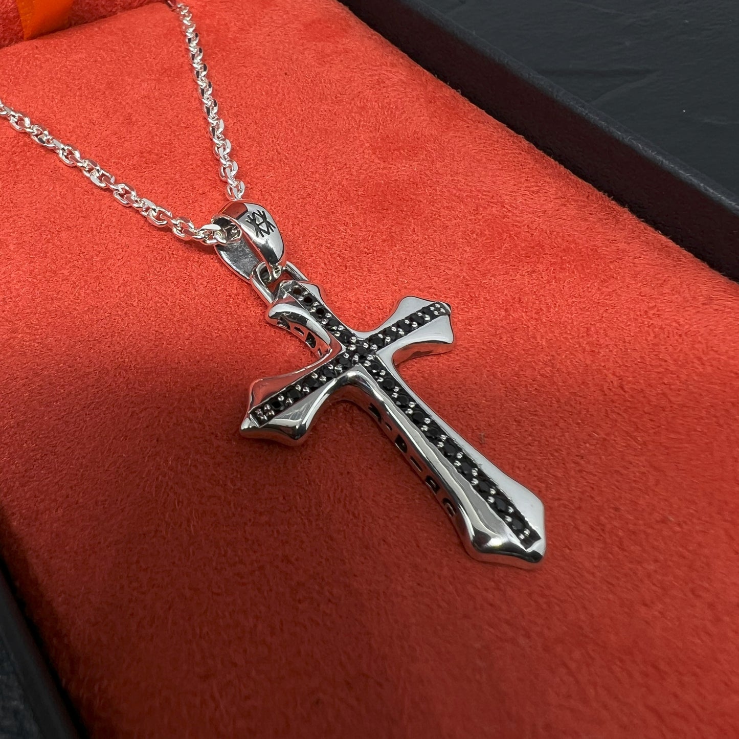 COLAR FAITH PRATA COM ESPINÉLIO NEGRO