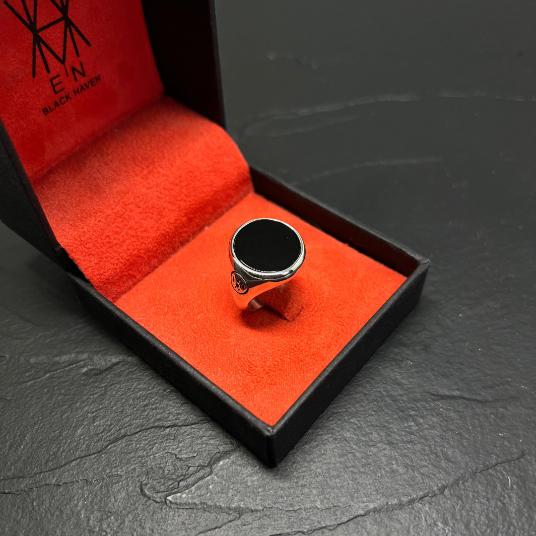 ANEL OLYMPO PRATA COM PEDRA ÔNIX