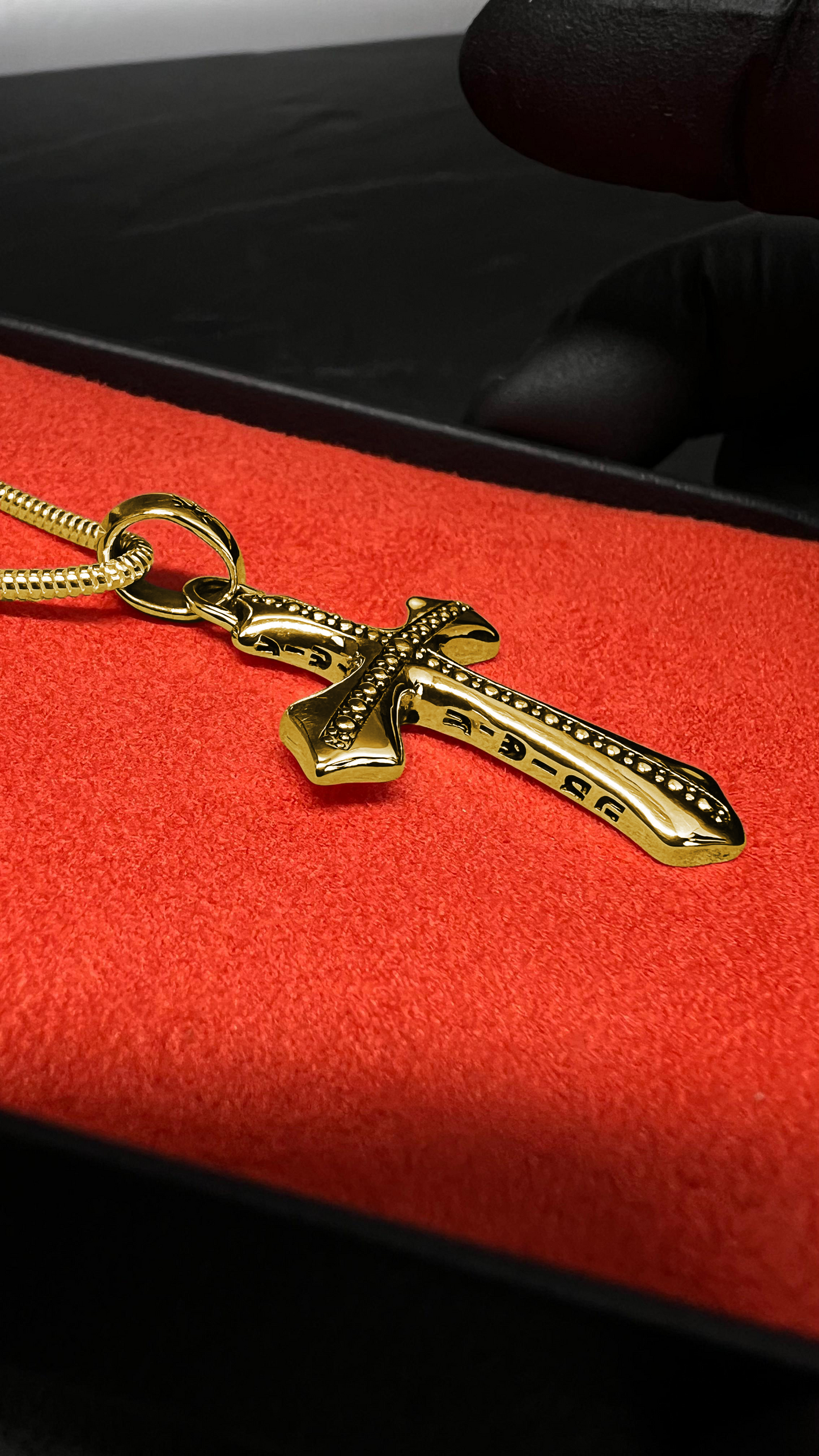 COLAR FAITH CRUZ EM OURO