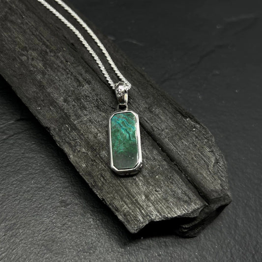 COLAR HIVE PRATA COM PEDRA CRISOCOLA