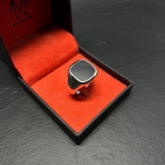 ANEL ÓTHRYS PRATA COM PEDRA ÔNIX