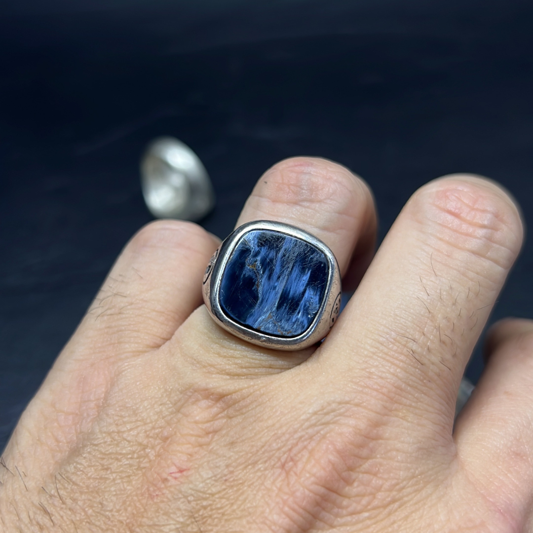 ANEL ÓTHRYS PRATA COM PEDRA SODALITA