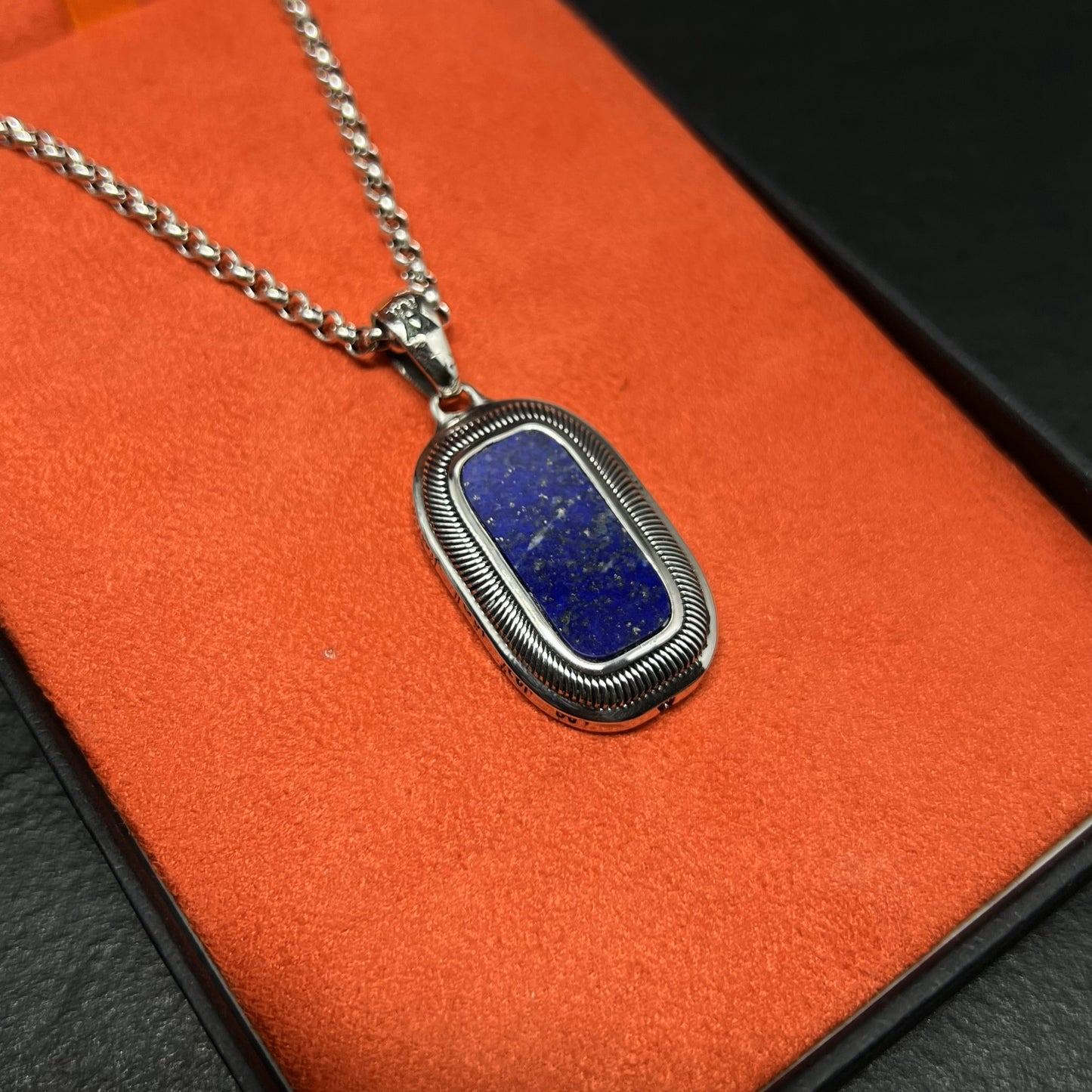 COLAR KHEPRI PRATA COM PEDRA LÁPIS LAZÚLI