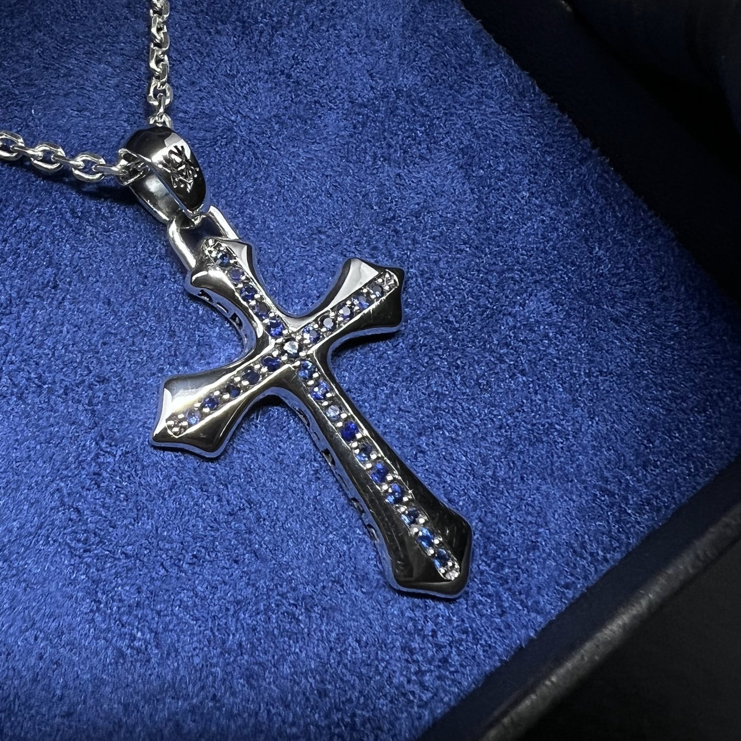 COLAR FAITH PRATA COM SAFIRA