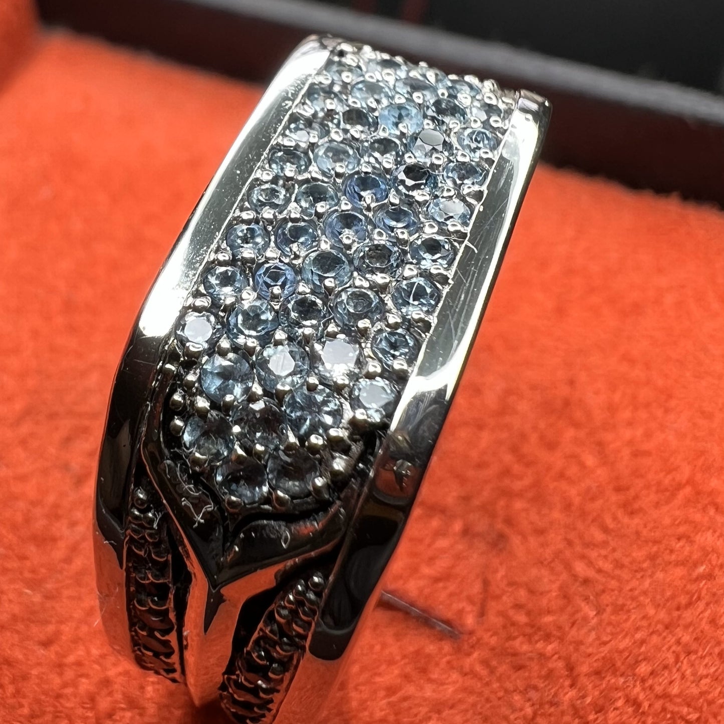 ANEL NYX PRATA & OURO COM PEDRA TOPÁZIO AZUL