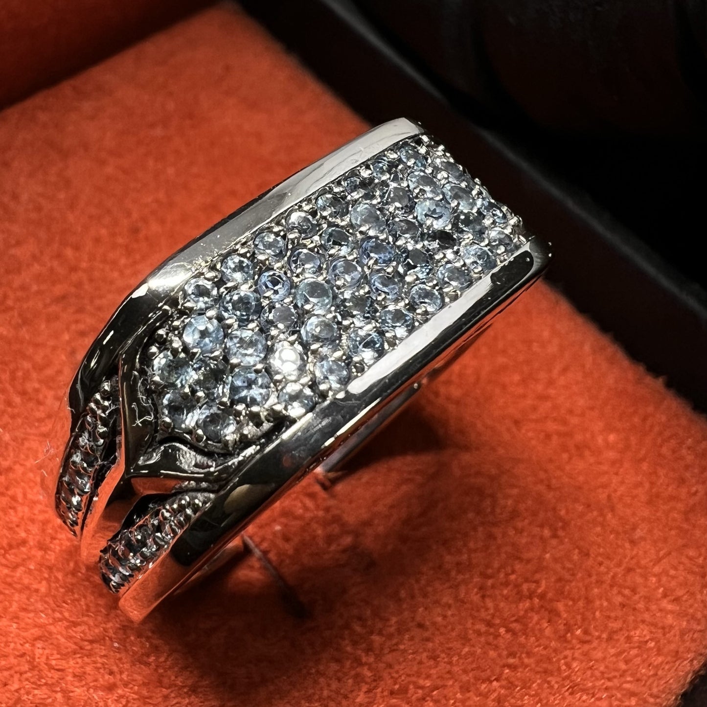 ANEL NYX PRATA & OURO COM PEDRA TOPÁZIO AZUL